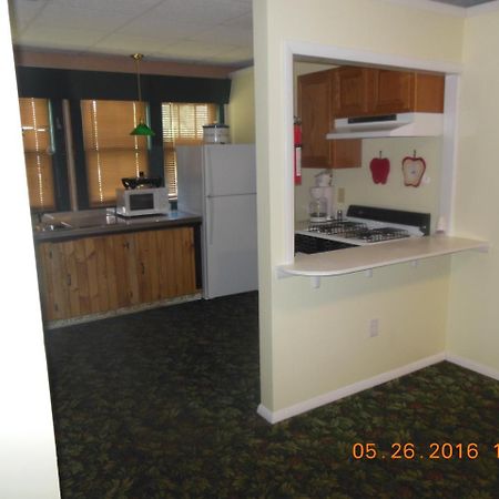 Evergreen Motel Осуего Екстериор снимка