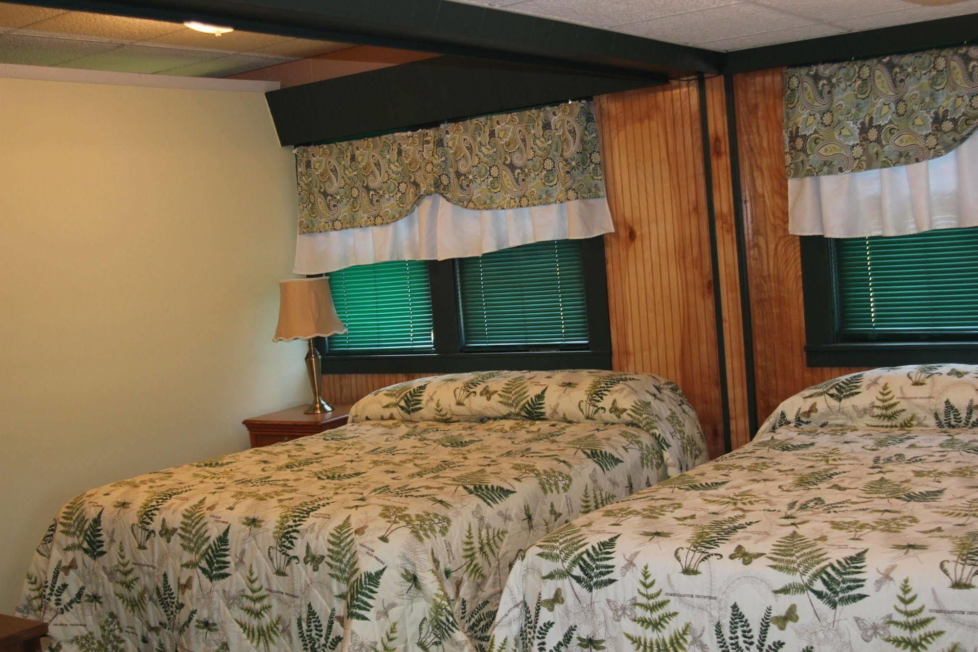 Evergreen Motel Осуего Екстериор снимка