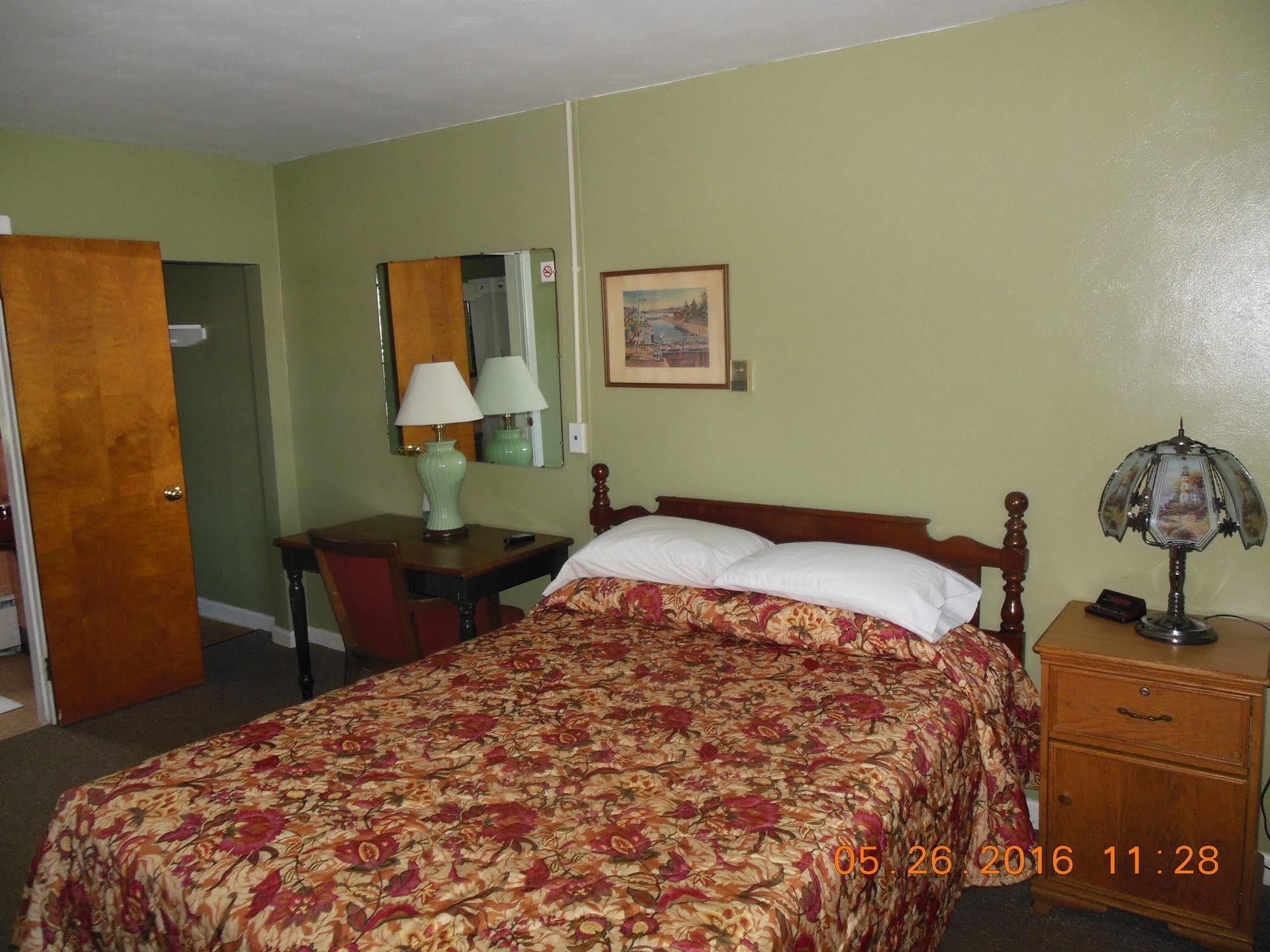 Evergreen Motel Осуего Екстериор снимка